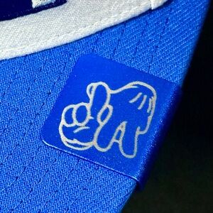 LA Dodgers: Mickey Hands Logo Brim Clip (only) World Series Champions B2B
